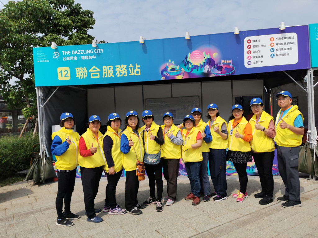 1090223燈會志工-1