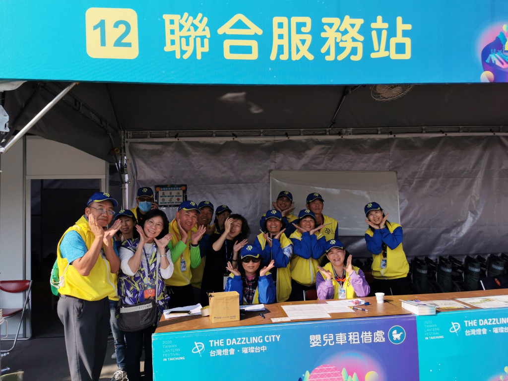 1090223燈會志工-1