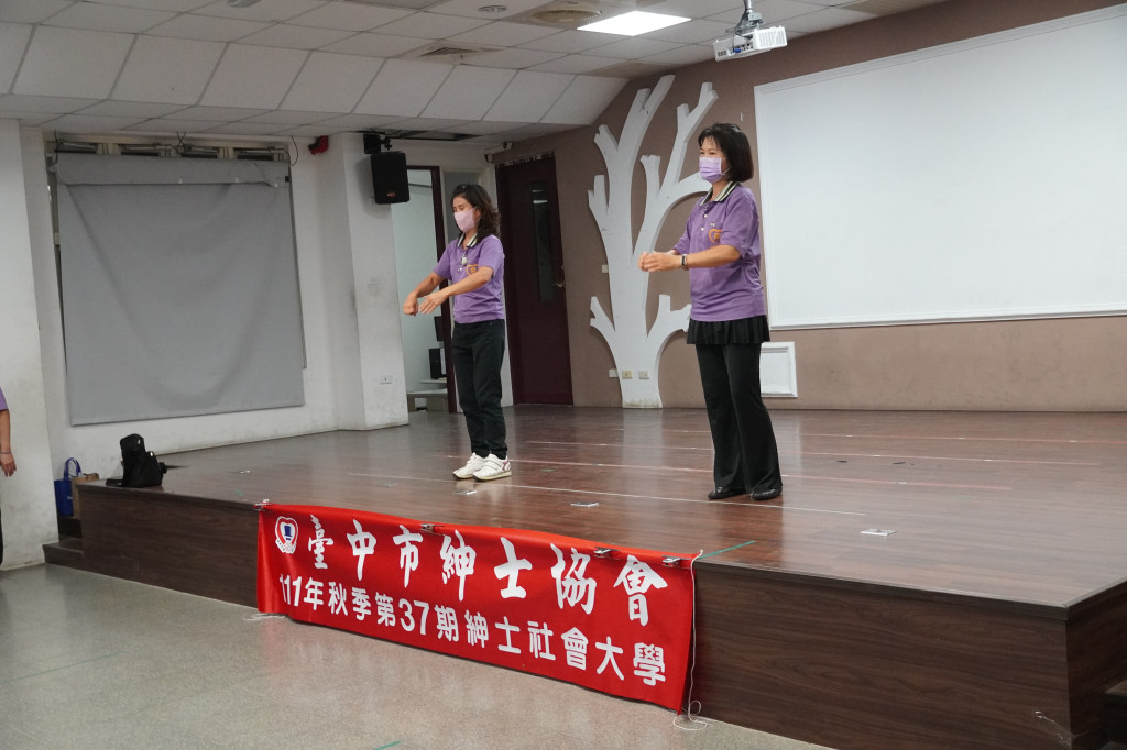 1111005羅悅嘉老師