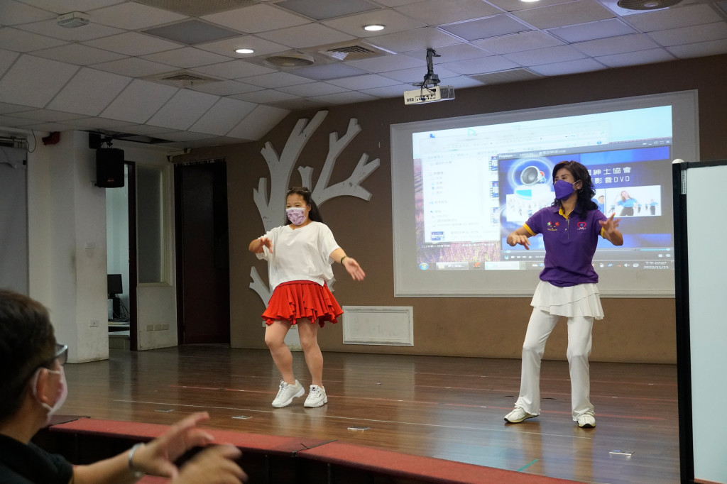 1111123林冠齡老師