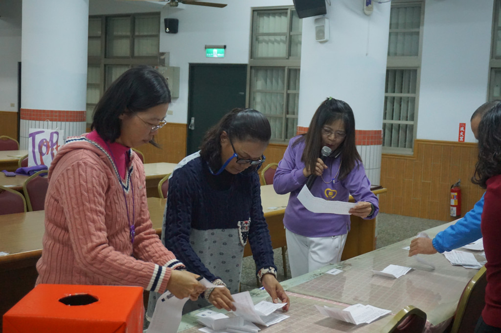 1051228臨時會員大會改選會長