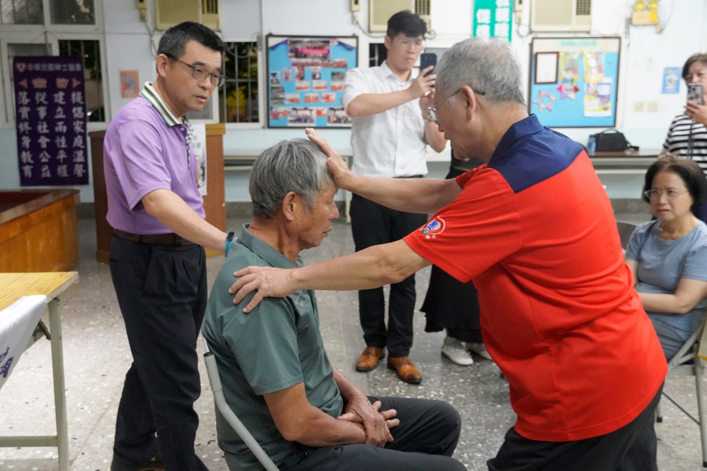 台中市紳士協會1150601詹前棟老師-低頭族的自我穴位保健